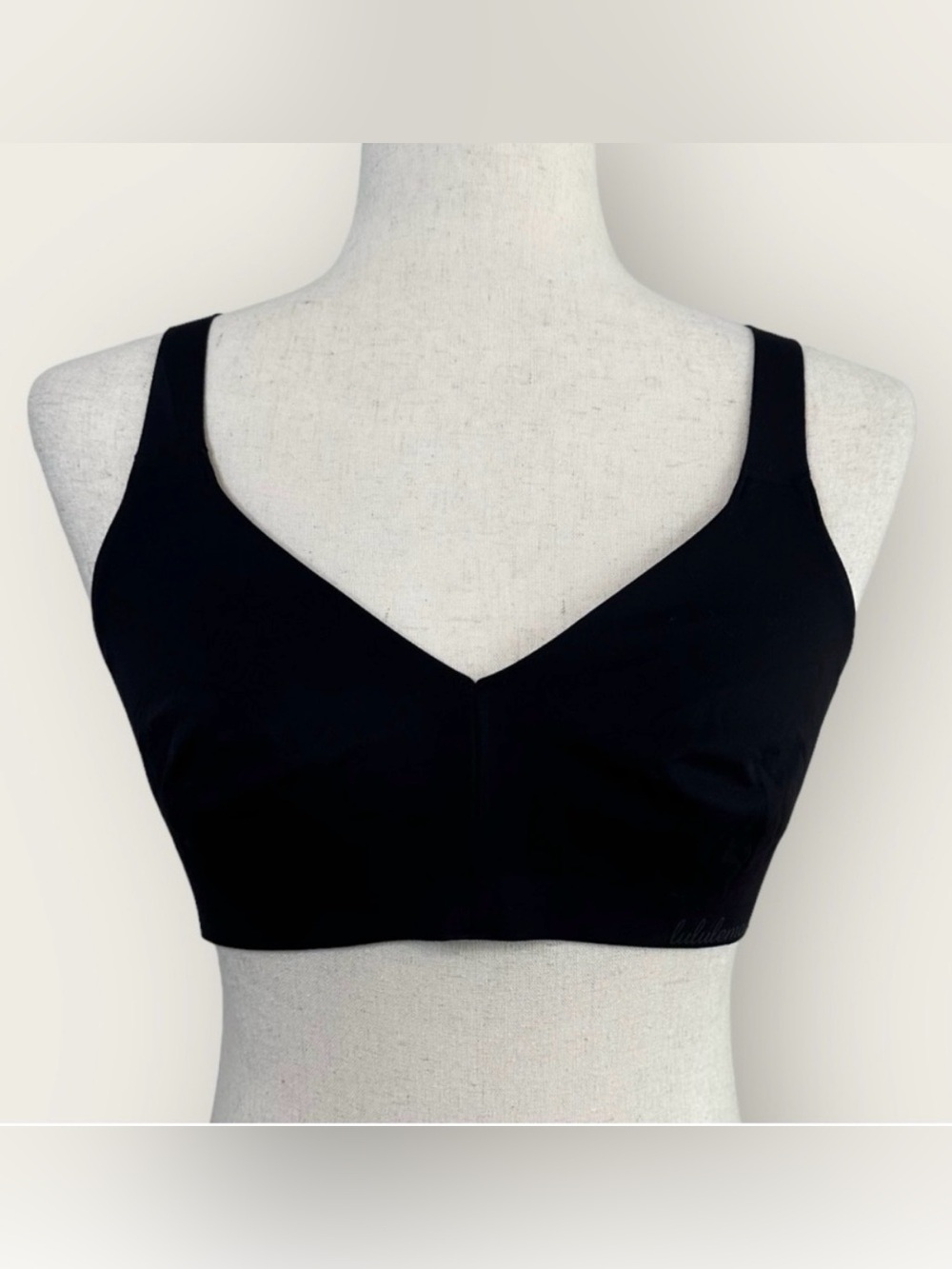 NWOT Lululemon Like Nothing Bra Black Wireless Seamless V-Neck Size 36B